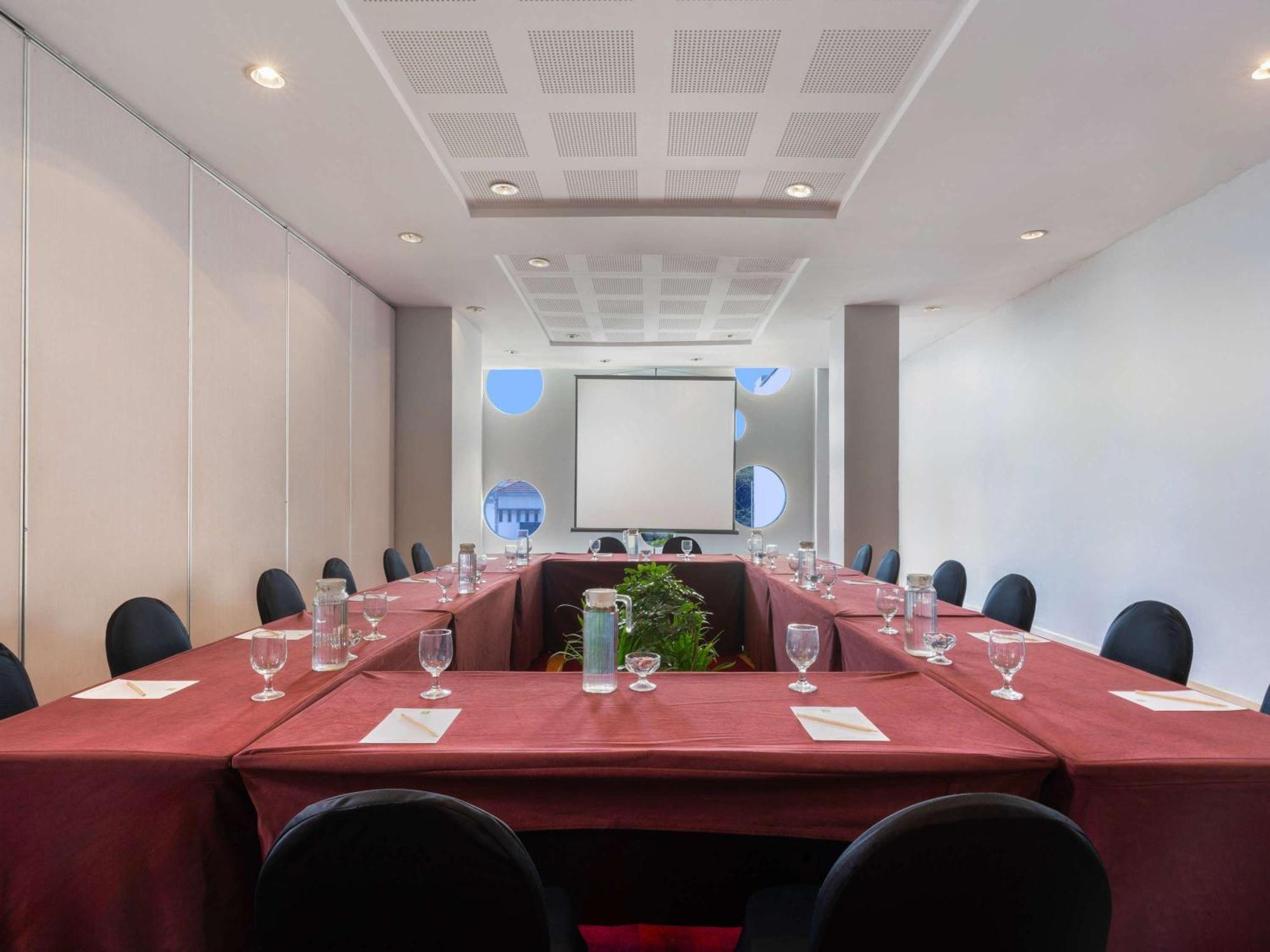 Hotel Ibis Styles Malang Exterior foto