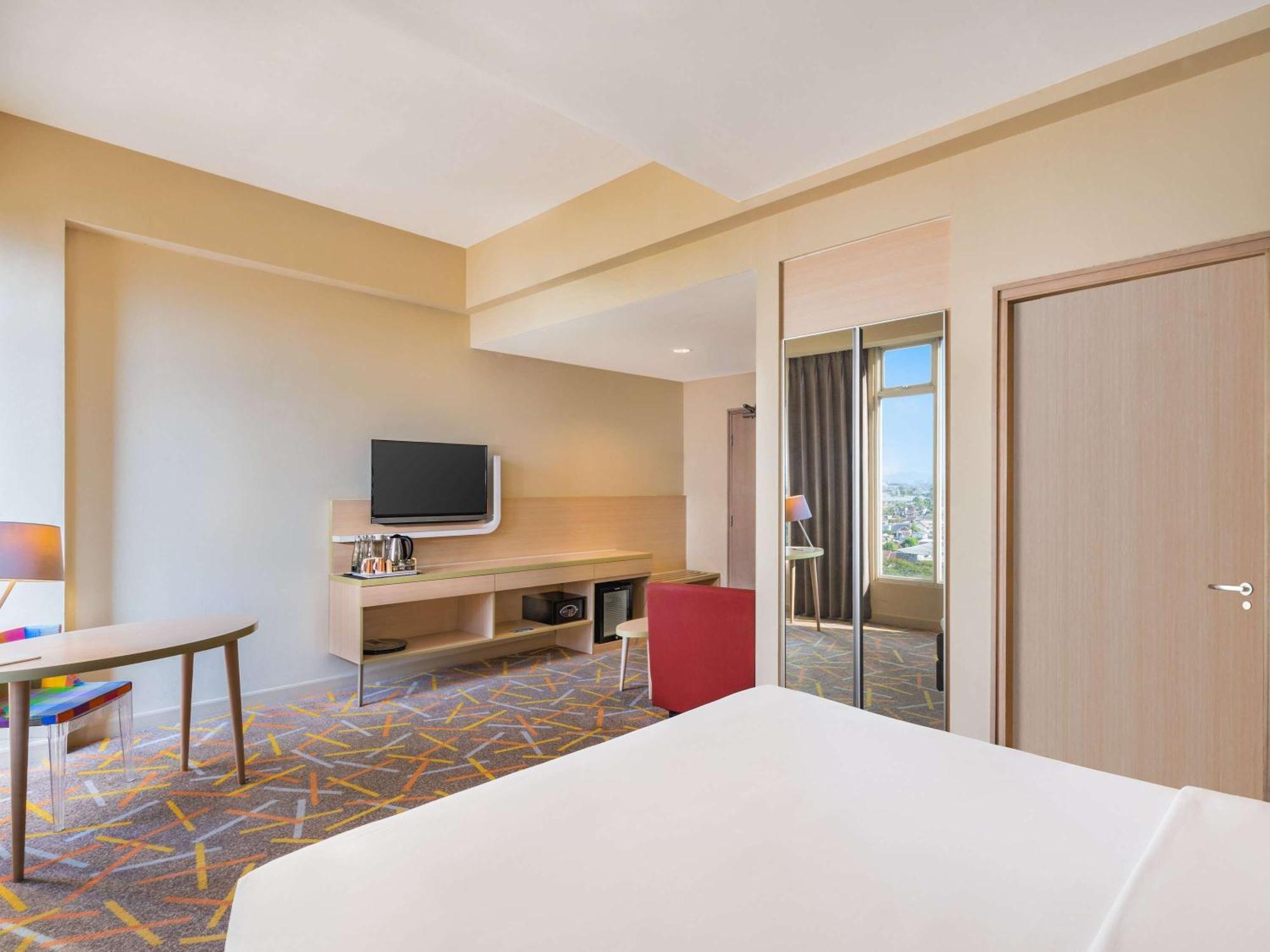 Hotel Ibis Styles Malang Exterior foto