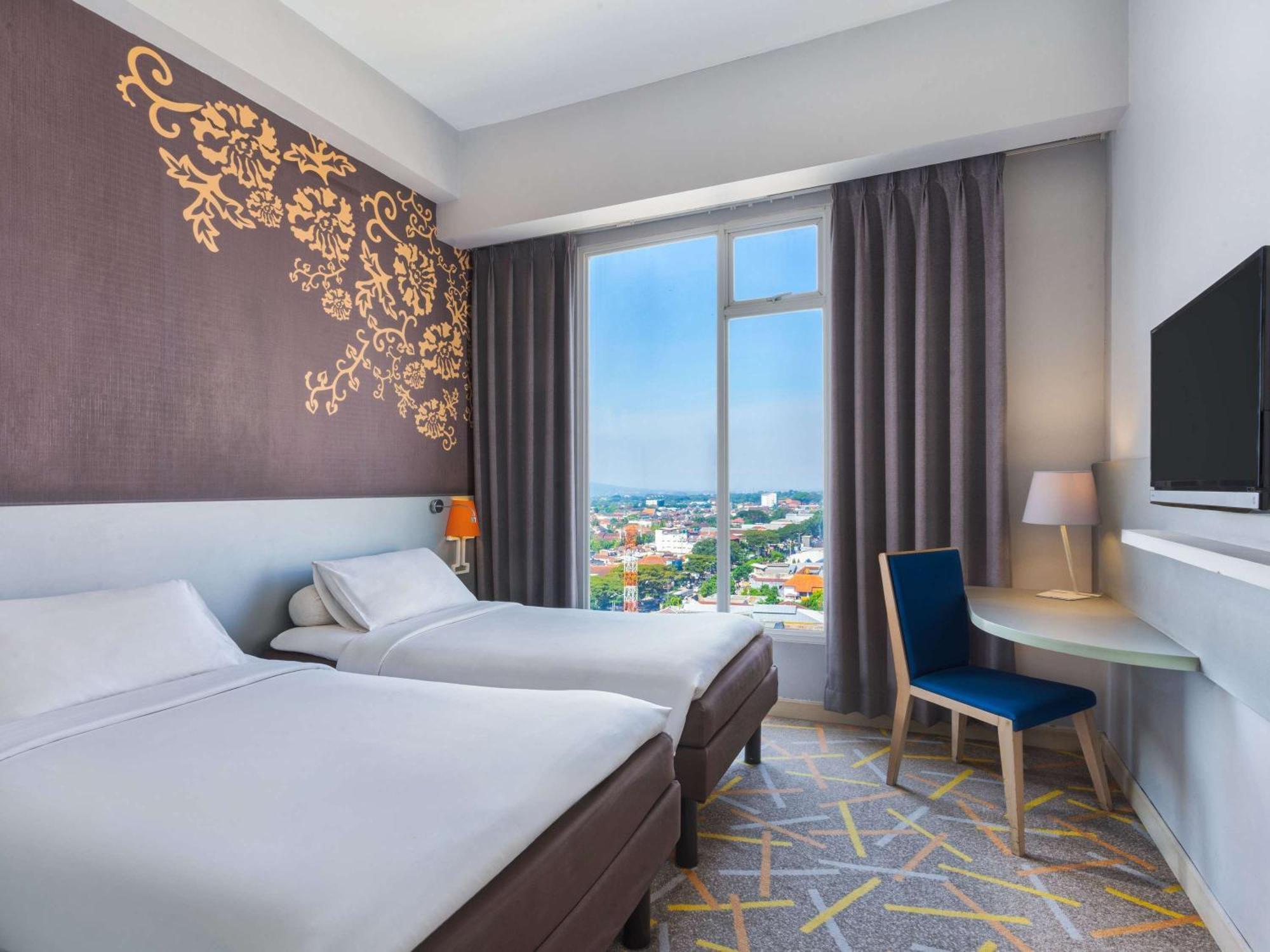 Hotel Ibis Styles Malang Exterior foto