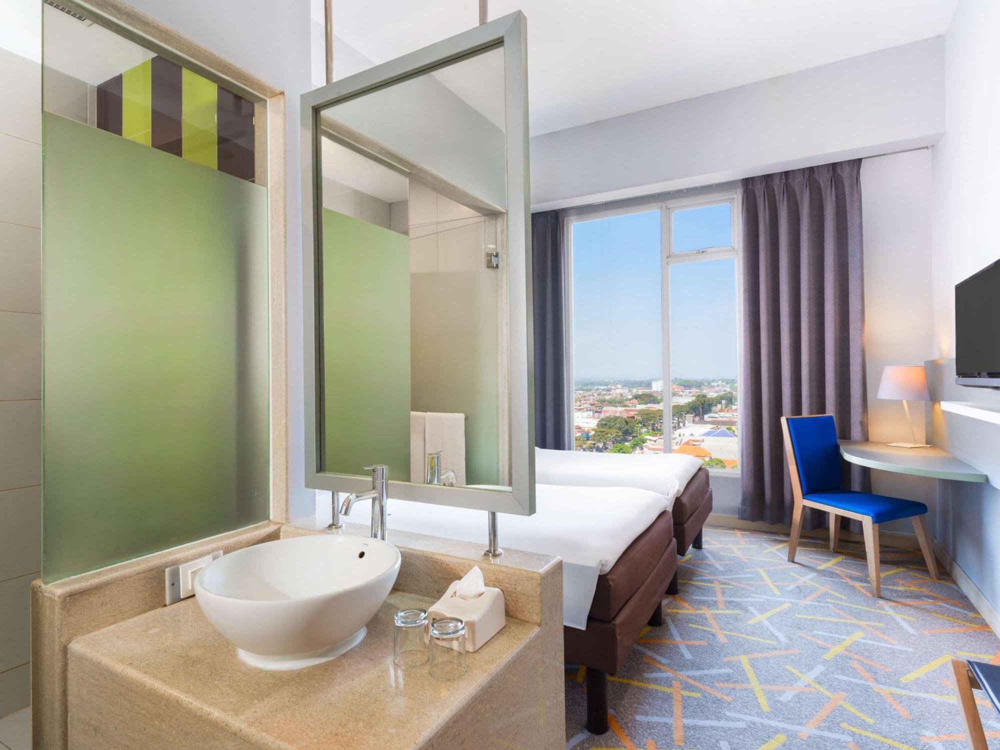 Hotel Ibis Styles Malang Exterior foto